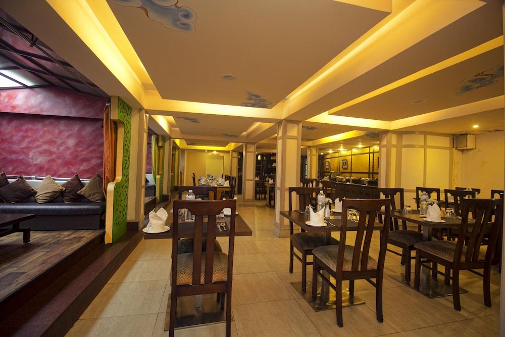 Summit Ttakshang Residency Hotel & Spa Mg Marg ガントク エクステリア 写真
